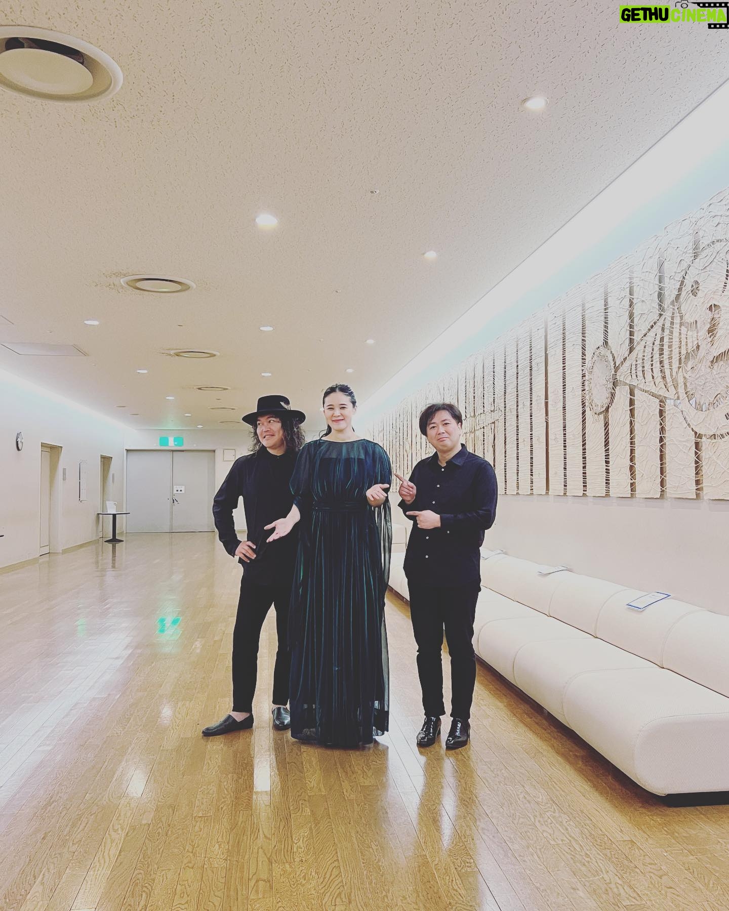 Aoi Teshima - 1.4K Likes - 2023年3月11日福井県立音楽堂ハーモニーホールふくいに遊びに来て下さった皆様!ありがとうございました😊
本当に綺麗なコンサートホールにまたお邪魔出来て嬉しかったです。またお会いしましょうね。帰りにカニ🦀弁当を頂いて美味しくモグモグしながら帰りました(^^)
-Aoi🌹
#江部和幸 さん 🎻
#真藤敬利 さん 🎩
#手嶌葵 #福井県 #音楽 #ライブ #コンサート #aoiteshima #カニ弁当
