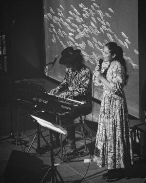 Aoi Teshima Instagram - 2024年3月1日マリンワールド海の中道35周年記念特別イベント「LOVE FM月下虫音特別ナイト」へ遊びに来て下さった皆様、ありがとうございました！

そして企画を可能にして下さったマリンワールドの東社長さんとスタッフの皆さん、大好きな大田こぞうさん☺️にLOVE FMのスタッフの皆さんも暖かく迎えて下さって、本当に楽しいコンサートになりました、ありがとうございました！

福岡の地元イベントで、しかも小さな頃から大好きなマリンワールドで歌えて幸せでした🐬🐟ピアノの真藤敬利さんと沢山のお魚さんの前で楽しめました。

また行きたい！

-Aoi🌹

＊イベントの様子は、2024年3月19日（火）の「月下虫音」でオンエア予定。

#マリンワールド #海の中道 #マリンワールド海の中道　#lovefm #月下虫音　#大田こぞう さん　#真藤敬利　さん　#手嶌葵　#aoiteshima #fukuoka #blackandwhitephotography