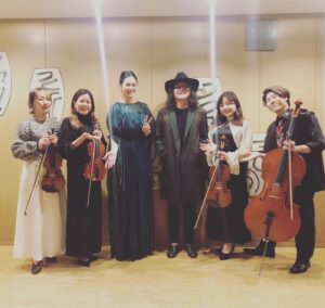 Aoi Teshima Instagram - 2023年3月25日京都コンサートホール公演に遊びに来て下さった皆さま☺︎

ありがとうございました！
桜が満開な京都の美しさと、皆さまの優しさも感じながら・・また来たいなぁ☺︎

-Aoi🌹

#手嶌葵
#京都コンサートホール　

#向江陽子 さん
#西原史織 さん
#大辻ひろの さん
#真藤敬利 さん
#飯島奏人　さん　

#ライブ #コンサート #音楽 #aoi #京都さくら
#aoiteshima