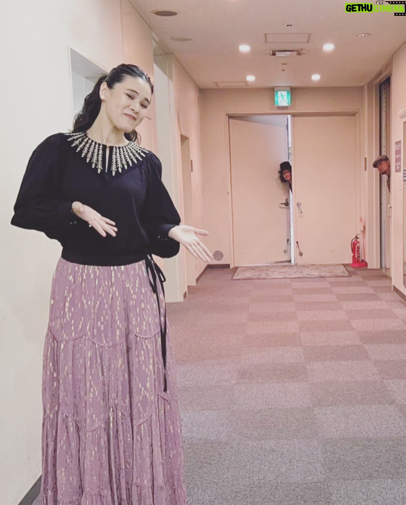 Aoi Teshima - 1.4K Likes - 1月29日香川県県民ホール公演に遊びに来て下さった皆さま☺︎ありがとうございました。
久しぶりの四国!香川の皆さんは本当に優しくて笑顔で歌えました!
そんな楽しい雰囲気のまま大好きなミュージシャンと一緒に☺︎
-Aoi🌹
#手嶌葵 #aoiteshima
#コンサート #ライブ
#真藤敬利 🎩🎹
#オオニシユウスケ 🧢🎸
@samuraiguitar0911