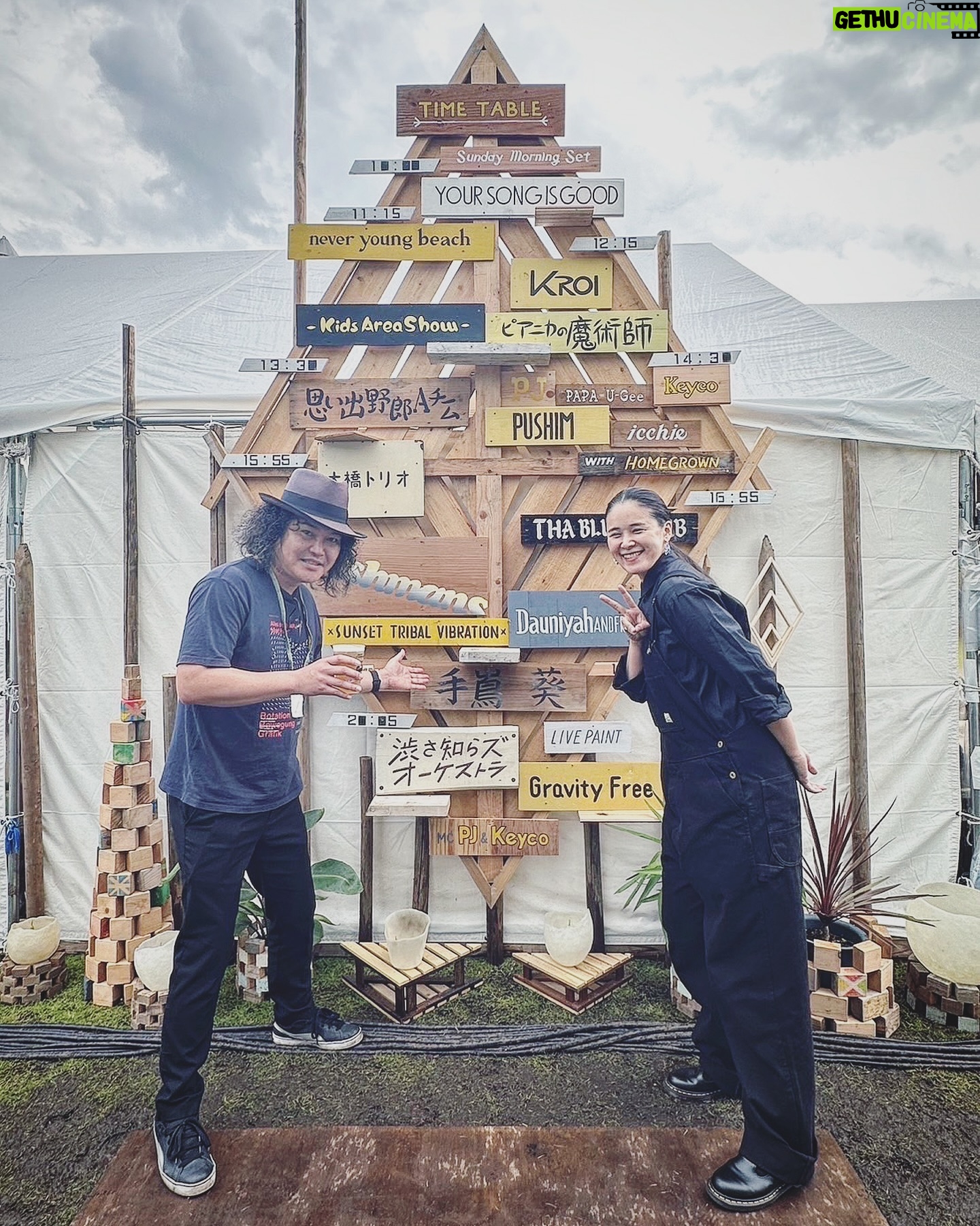 Aoi Teshima - 1.6K Likes - 2024年6月2日静岡、吉田公園『頂・ITADAKI THE FINAl』に遊びに来て下さった皆さま😊ありがとうございました。
イベントは今年で最後だと言う事で・・とても寂しいですが美しいキャンドルステージで楽しく歌って参りました!皆も優しくて嬉しかった。
素敵なライブをありがとう!頂!またね!
楽しすぎてニッコニコな真藤さんと私☺︎
-Aoi🌹
#頂 #手嶌葵 🐰 #真藤敬利 🎩 #頂ファイナル