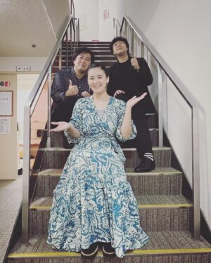 Aoi Teshima Instagram - 2023年10月9日愛知県・春日井市民会館公演に遊びに来て下さった皆様☺︎ありがとうございました。
大きな独り言の様な私のMCに皆さん、優しく反応して下さって嬉しかったです。ありがとう！
久しぶりの大好きなバンドメンバーと、ニコニコでパチリ！

#江部和幸 さん
#手嶌葵 
#大坂孝之介 さん 

#コンサート #音楽 #春日井市民会館 #aoiteshima #japan #music