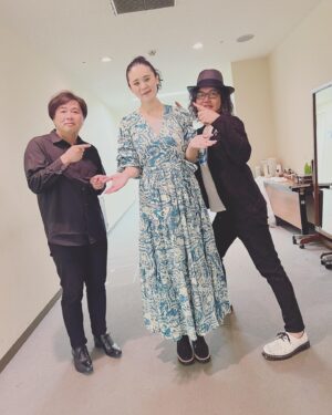 Aoi Teshima Instagram - 2023年5月13日香川県民ホール公演に遊びに来て下さった皆さま☺︎あたたかい拍手で支えて下さって本当にありがとうございました！

-Aoi🌹

#aoiteshima #香川県民ホールレクザムホール 
#江部和幸 さん　#手嶌葵 #真藤敬利 さん