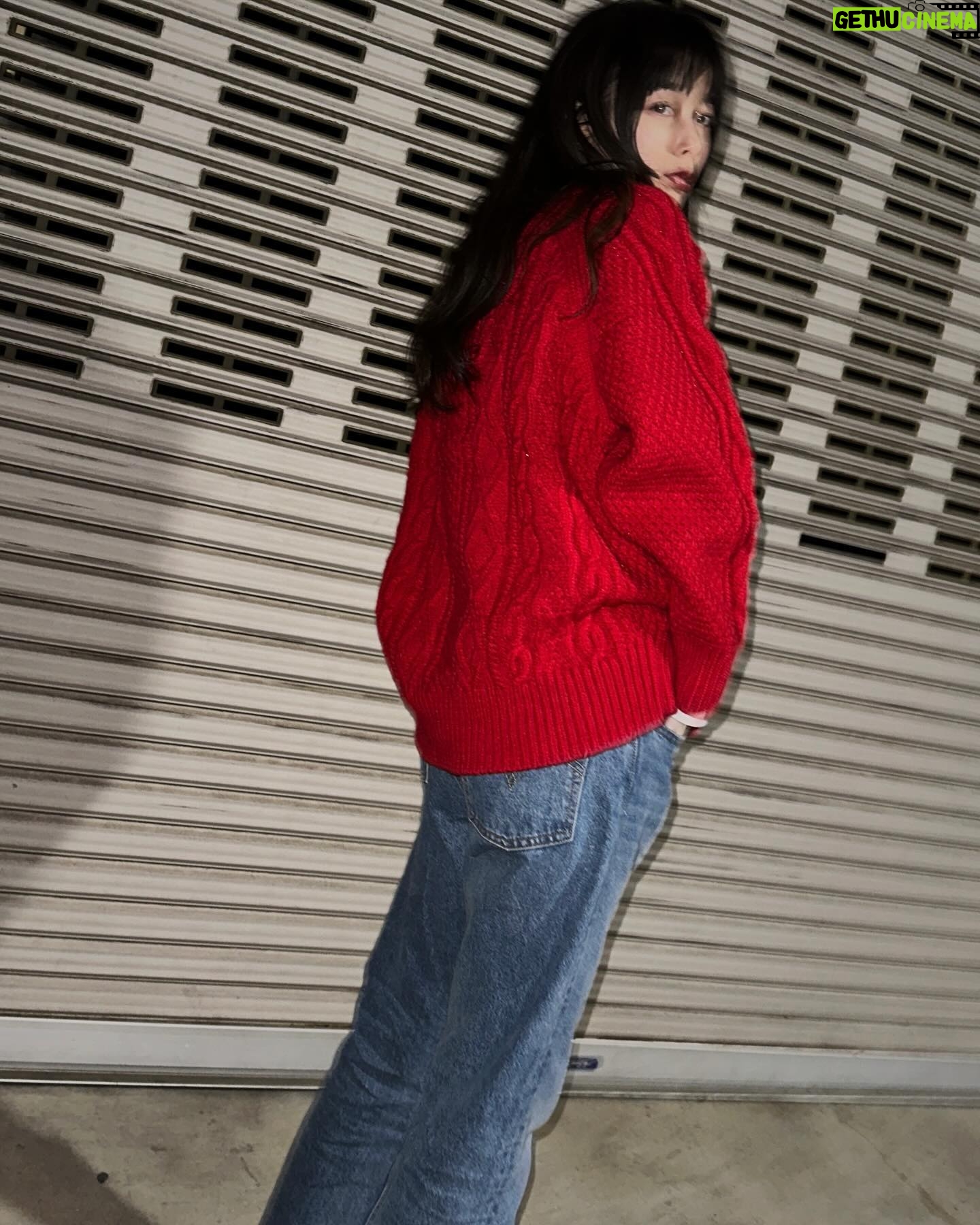 Aoi Yoshikura - 3 Likes - 🟥✖️👖
赤ニットとデニムの合わせ好きー!
@bayflow_inc @levis_japan
#BAYFLOW_JEANS#PR