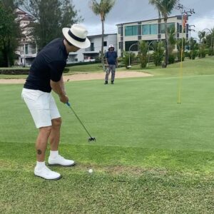 Apisit Opasaimlikit Instagram - พัตโคตรมันวันนี้ ขอบคุณโปรเฟิส @f.kittiphong พี่ต้อย และสนาม @phuketcountryclub ที่ดูแลพวกเราด้วย