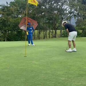 Apisit Opasaimlikit Instagram - พัตโคตรมันวันนี้ ขอบคุณโปรเฟิส @f.kittiphong พี่ต้อย และสนาม @phuketcountryclub ที่ดูแลพวกเราด้วย