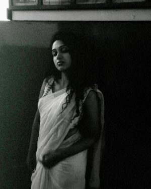 Apoorva Bhardwaj Instagram - Waiting for better days, better nights and some light.
.
.
.
.
.
.
.
.
.
#betterdaysarecoming #corona #covid #sunshine #humanity #staysafe #stayhome #sareesofinstagram #sareelove #cottonsaree #actor #monochrome #blackandwhite #kfi #goodoldtimes #poise #cafe #bangalorecafes #bangalore #nomakeup #curlyhairstyles #curlyhairactress #apoorvabharadwaj