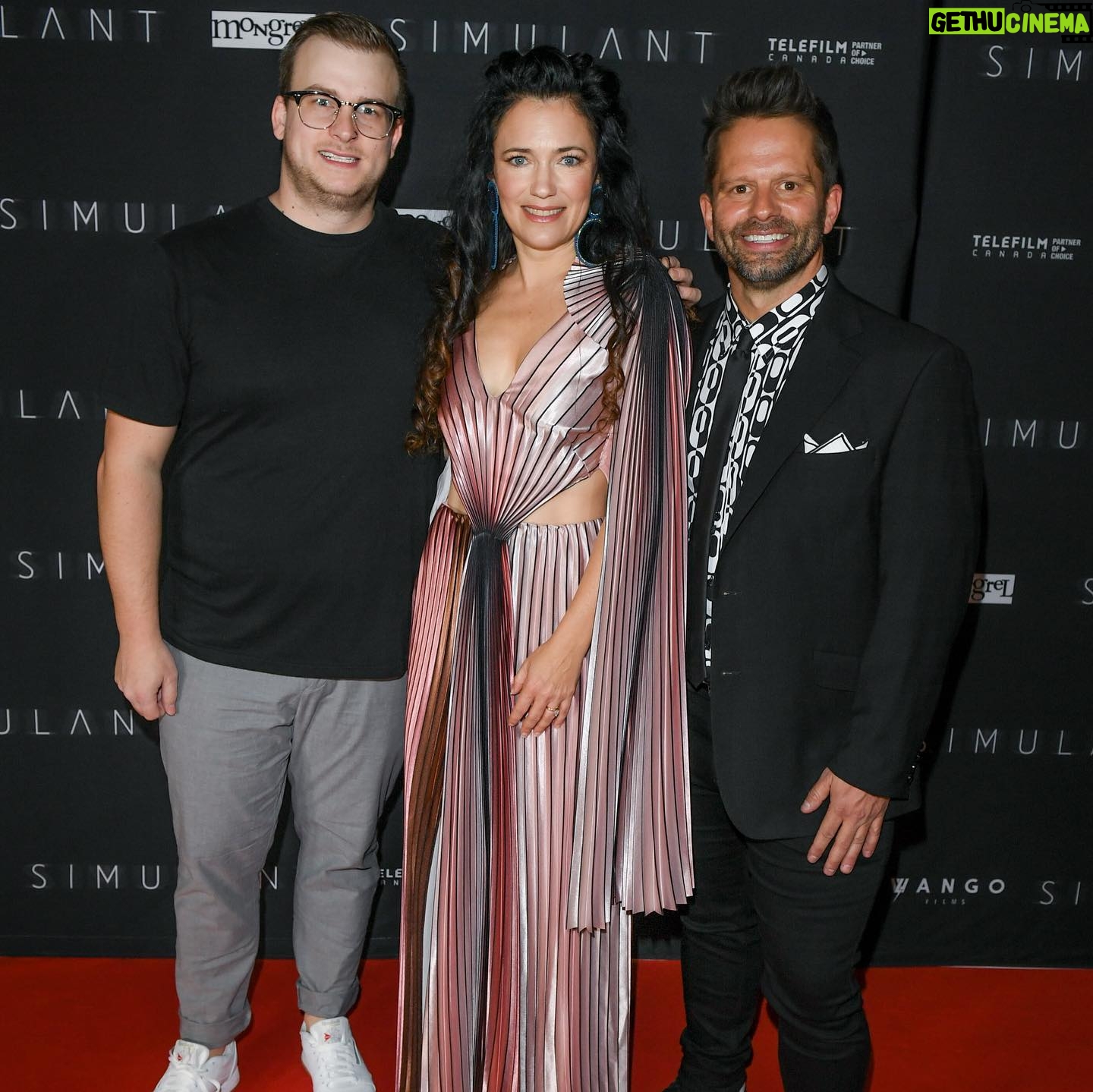 April Mullen - 795 Likes - For One Moment! Simulant Red Carpet @cineplexmovies @mongrelmedia @wangofilms What a weekend !!! Thank you to all those who came out to the big screen to support us !
Dress by @lesley_hampton
Earrings @lucys_handicrafts
@karlymadillmakeup
Photo:
@georgepimentel1