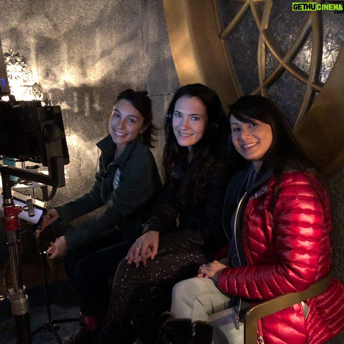 April Mullen - 892 Likes - Directed tomorrow’s Episode of The 100 !@cw_the100 Love to this Cast and Crew - ingenious Family. Episode #608 The Old Man & The Anomaly #the100 #aprilmullen #the100bts