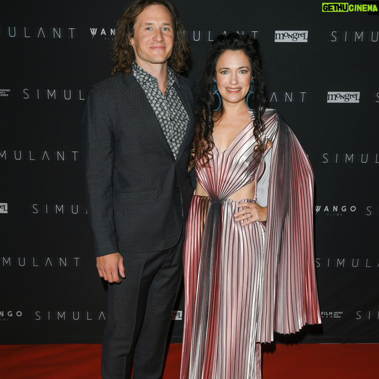 April Mullen - 795 Likes - For One Moment! Simulant Red Carpet @cineplexmovies @mongrelmedia @wangofilms What a weekend !!! Thank you to all those who came out to the big screen to support us !
Dress by @lesley_hampton
Earrings @lucys_handicrafts
@karlymadillmakeup
Photo:
@georgepimentel1