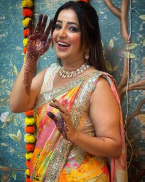 Apurva Nemlekar Instagram - ❤️❤️
.
Makeup - @manmeet_makeup_artist9201 
Hairstyle - @hairstylish_niki07 
.
@star_pravah 
.
#apurvanemlekar #hazeleyes #flowers #instapic #saavni💃 #premachigoshtonstarpravah