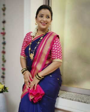 Apurva Nemlekar Instagram - .
Saavni ❤️
.
Pc - @click_0524 
.
@star_pravah 
.
#apurvanemlekar #saree #sareelover #traditional #marathmol #hazeleyes #apurvanemlekarfans #saavni💃 #premachigoshtonstarpravah #behindthescenes