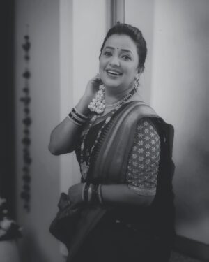 Apurva Nemlekar Instagram - .
Saavni ❤️
.
Pc - @click_0524 
.
@star_pravah 
.
#apurvanemlekar #saree #sareelover #traditional #marathmol #hazeleyes #apurvanemlekarfans #saavni💃 #premachigoshtonstarpravah #behindthescenes