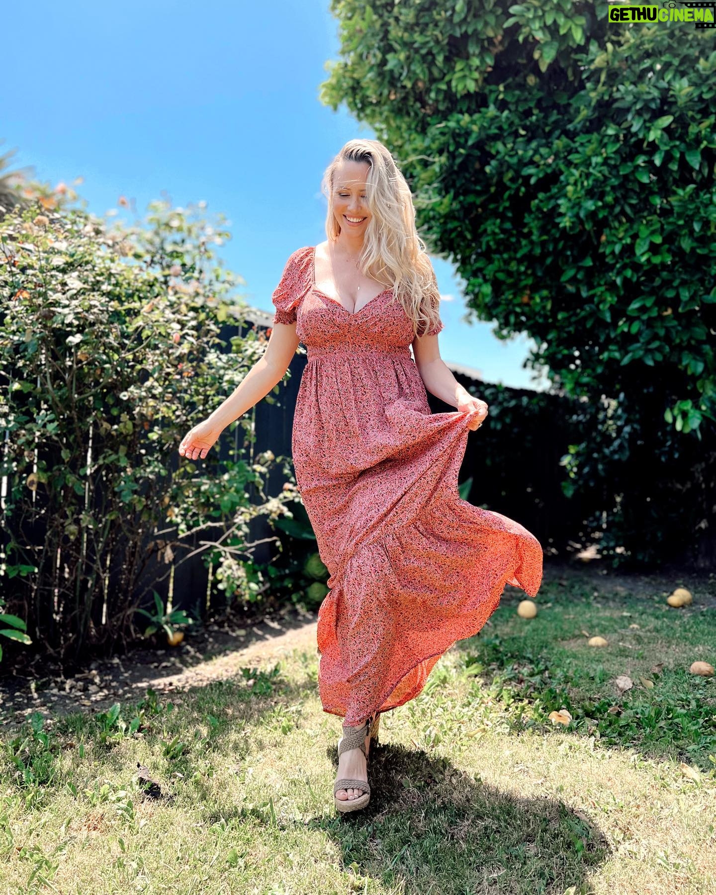 Aqueela Zoll - 180 Likes - Walking into Friday like 🤎 Why does a puff sleeve do such wonderful things to my soul? The 4th trimester is truly a whole new kind of adventure, which is why anything that gives me a chance to feel fresh, fun, and feminine is like GOOOLLLLD. Little eyeliner, bronzer, & puff sleeve dress - mission accomplished. Any postpartum mama's, just know - I salute you xxx
@pinkblushmaternity
@shoppinkblush
#prettyinpinkblush #pinkblushmaternity #pbambassador #shoppinkblush #sponsored #newmamalife