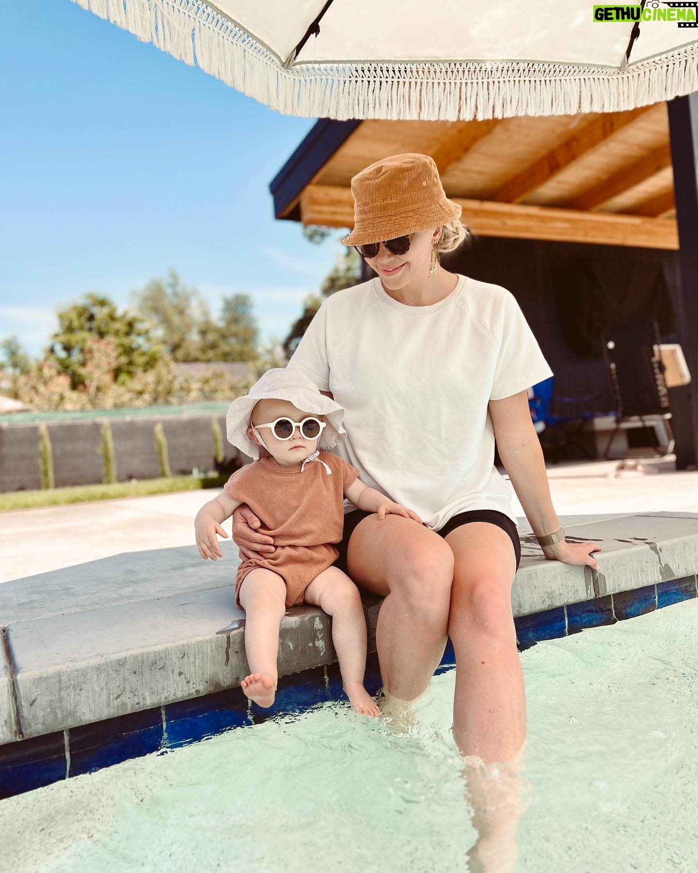Aqueela Zoll - 173 Likes - Just a couple of gals in our bucket hats sunnies 🤎
#reallifemom #mamasofig #momofinsta #pooltime #momsofig