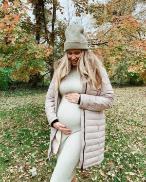 Aqueela Zoll Instagram - I’m starting to feel our little one kick and move all the time. Every time feels like a miracle. Just a little bit excited.
@sirgunnarson
