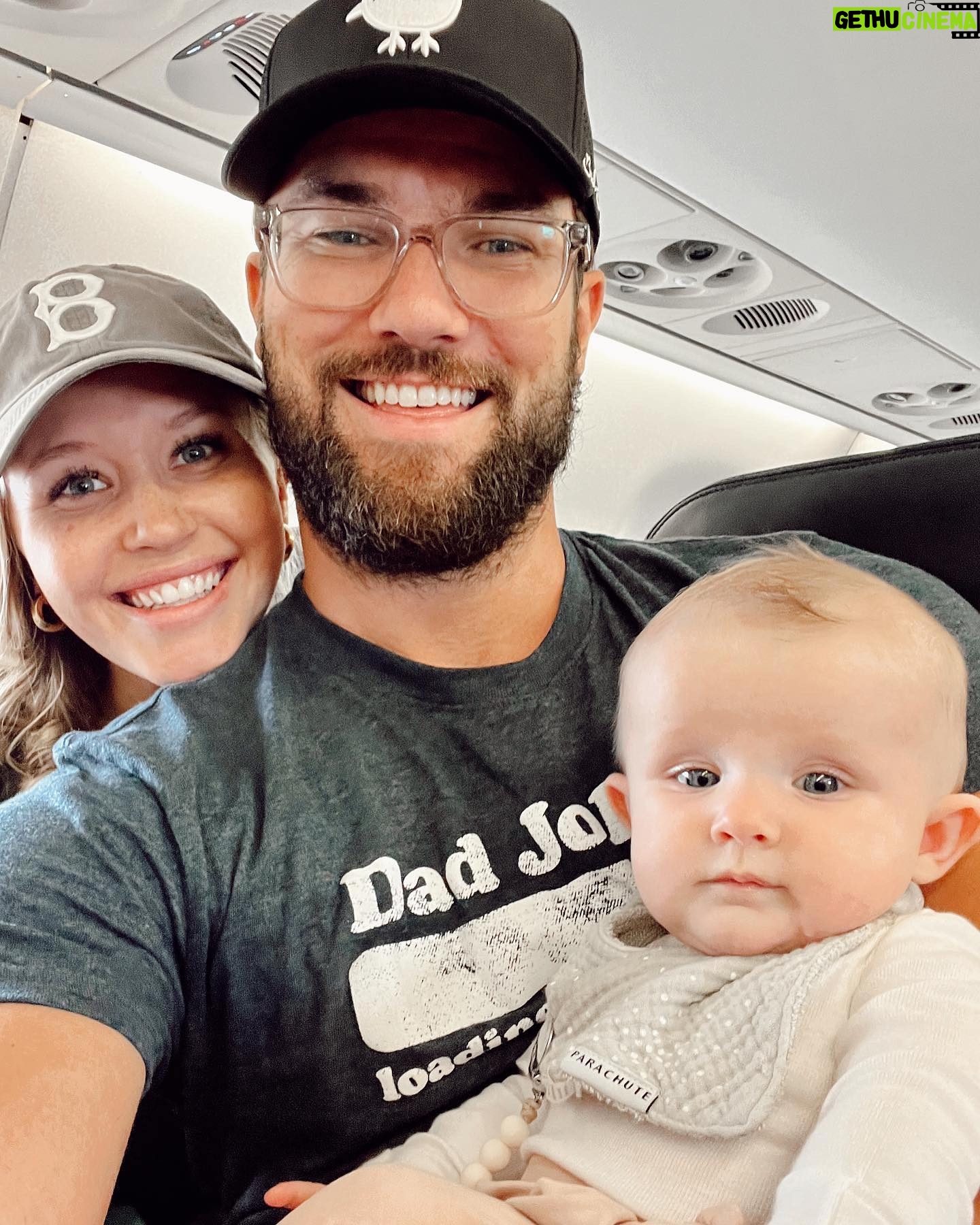 Aqueela Zoll - 197 Likes - Gone for a month, home for 4 days, and then off again. I couldn’t be more impressed by our angel girl for being such a travel pro already! I also couldn’t be more impressed with hubby and his titan-level of dad skills.
Paci Clip by @ryanandrose
Car seat by @nuna_usa
Bandana Bibs by @parachutehome