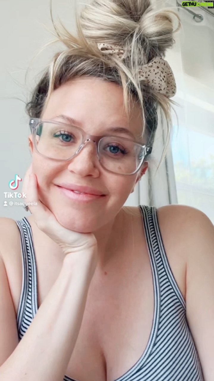 Aqueela Zoll - 249 Likes - Mom 🍑 #momlifebelike #momhumor #mamahair #mombunchallenge #oneofthosemoments #momvibes #mamalifestyle #mombun #hotmessmom #mynameismom 💕