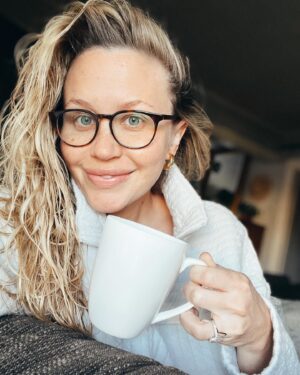 Aqueela Zoll Instagram - Sending out a warm cup of half-calf coffee, a genuine smile, & blessing prayers to anyone who needs it this morning ☕️