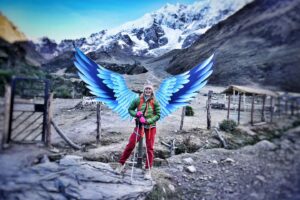 Araceli Segarra Instagram - I wana fly with my blue wings, I know I can reach high.
#reachinghigher
#salkantay
Photo by @monicaavn