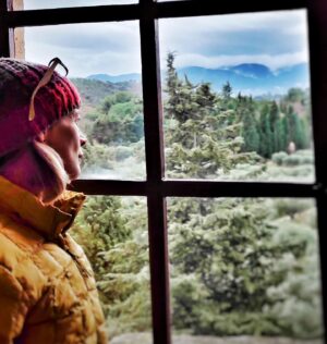 Araceli Segarra Instagram - Demà tot contínua, una pantalla més. Per alguns és l'excusa perfecta o l'empenta necessària per tenir nous propòsits, sigui quina sigui la raó, mai som massa vells ni és massa tard per plantejar-nos nous objectius, el futur pertany als que creuen en la bellesa i la fascinació dels seus somnis; 
#newprojectstocome
#newyear 
#dreamyourdream 
#dontevergiveup