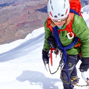 Araceli Segarra Instagram - Troba alguna cosa en el teu interior que et doni alegria perquè serà l'eina més potent per fer desaparèixer el dolor.
#mountainclimbing