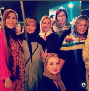 Aram Yousefinia Instagram - تقدیم به شهناز شجاعی ؛

همیشه داشتن یک دوست و رفیق صمیمی، در کنارتان لازم است. استفاده از ترکیب کلمات مفهومی و زیبا برای وصف رفاقت بین شما و دوستتان می تواند غیرت دوستتان را برای رفاقت محکم تر کند و به او اطمینان قلبی می دهد که شما قدر صداقت و رفاقتش را می دانید.
#بازیگران_محبوب #مجری_تلویزیون #شهناز_شجاعی #مرجانه_گلچین