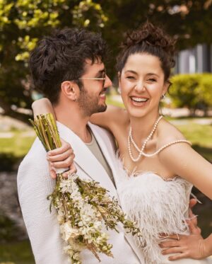 Aras Aydın Instagram - Biz🪽

Fotoğraf: @beratcapin
Makyaj: @melisilkkilic
Saç: @ibrahim.junior
Styling: @ecesisik @sinemaslikara
Ve tüm misafirperverliğiyle @palmalifehotel🪩🍇🪼🧚🏽‍♂️🪻🙏🏽🍀