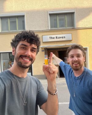 Aras Aydın Instagram - “Morning Star shook me from my sleep.”

The one and only.

Phillip Sayce.

Straubing ‘23🐦‍⬛🇩🇪