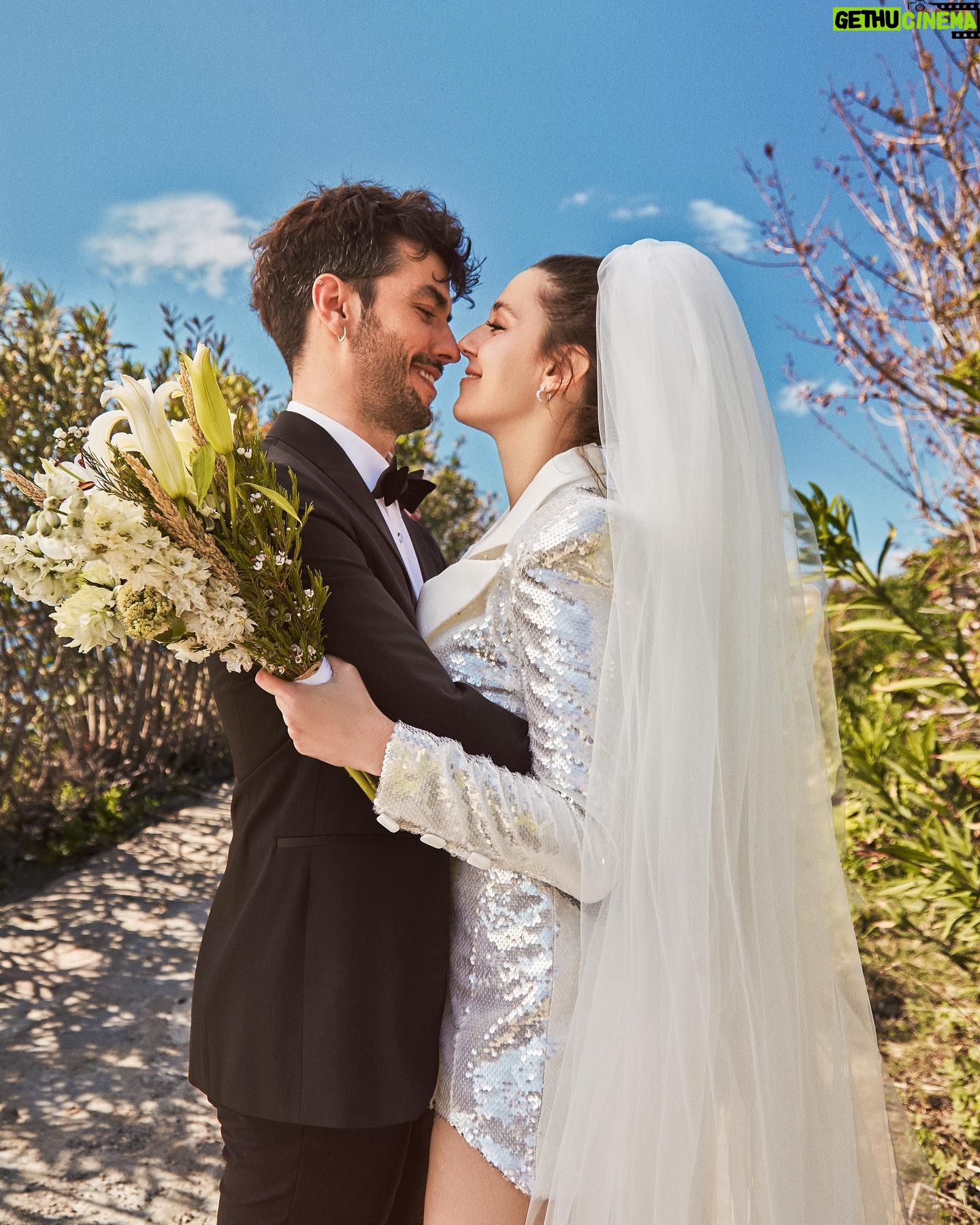 Aras Aydın - 82.8K Likes - Biz🪽
Fotoğraf: @beratcapin
Makyaj: @melisilkkilic
Saç: @ibrahim.junior
Styling: @ecesisik @sinemaslikara
Ve tüm misafirperverliğiyle @palmalifehotel🪩🍇🪼🧚🏽♂️🪻🙏🏽🍀