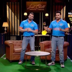 Arbaaz Khan Instagram - #WeekendKaVaar ka yeh toh hai bass ek teaser, entertainment hoga pro max jab itna high ho cricket ka fever. 🤩🏏

Dekhiye #BiggBoss17, Mon-Fri 10PM & Sat-Sun 9PM sirf #Colors aur @officialjiocinema par.

#BB17 #BiggBoss
@beingsalmankhan

@sohailkhanofficial @arbaazkhanofficial