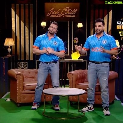 Arbaaz Khan - 28.4K Likes - #WeekendKaVaar ka yeh toh hai bass ek teaser, entertainment hoga pro max jab itna high ho cricket ka fever. 🤩🏏
Dekhiye #BiggBoss17, Mon-Fri 10PM & Sat-Sun 9PM sirf #Colors aur @officialjiocinema par.
#BB17 #BiggBoss
@beingsalmankhan
@sohailkhanofficial @arbaazkhanofficial