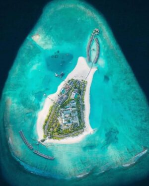 Arbaaz Khan Instagram - @brenniakottefaru ❤️
A truly Maldivian experience. Loved every moment on this beautiful resort. The beaches , the sunset the comfortable stay all made it a wonderful experience. Thank you @ali.zahir.hilmy for hosting me and making sure I had a great stay and time of my life. Compels me to visit this beautiful island resort @brenniakottefaru again soon. Special thanks to @iammdwasim and @aminath_zaady. Hope to be back soon ❤️🤗