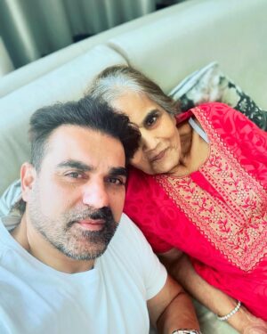 Arbaaz Khan Instagram - Maa ❤️