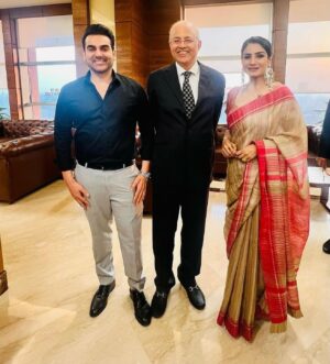 Arbaaz Khan Instagram - Posted @withregram • @officialraveenatandon As I walked into the halls of Delhi High Court for the special screening of our film, Patna Shuklla, hosted by the Delhi High Court Bar Association, my heart was filled with gratitude. Meeting the respected judges and lawyers who work tirelessly in our judicial system was truly an honor beyond words. It made me so proud to play a character inspired by the amazing lawyers our country has. Standing on the same Dais as Acting Chief Justice Mr. Manmohan, promoting, screening Patna Shukla alongside him and various others esteemed members of the Delhi High Court Bar Association tops the list. As a mother, the realization that my child’s rights can be taken away in an instant is deeply troubling. But knowing that distinguished lawyers are on the path to fight for justic and make a difference gives me hope. Every day, lawyers work tirelessly to bring about positive change. 

I am deeply grateful to the Delhi High Court Bar Association for providing such a remarkable opportunity for a film like this, one that needs to be seen by everyone for the message it tells. Watch Patna Shukla on Disney  Hotstar streaming 29th March onwards.