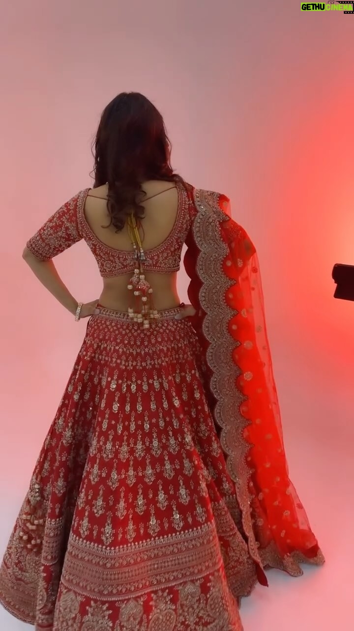 Archana Gautam - 184.6K Likes - Lehga Challa raha hai bhaiya 🤪
Founder&CEO @Gaarimasinha
Makeup @makeoversbyharsha
Photographer:- @kunal_mohite_photography
Stylist:- @style_by_pradnyaaaaa__
Hairstyle:- @shraddhakarale_makeup_and_hair
Outfit:- @kalighataindia
Location @fyzfusionstudio #archanagautam #lehgacholi💞 #lehgacollection #lehgaa
