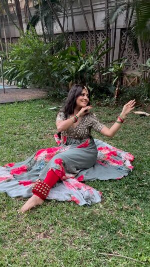 Archana Gupta Instagram - You caption this … 
.
.
.
.
.
.
.
.
.
.
#dancelover #actress #performer #trendingreels #reelsindia #dancereels #archanagupta #aditiraohydari #heeramandionnetflix #trendingsongs #bollywoodstyle #tbtvideo