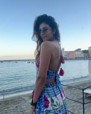 Archana Vijaya Instagram - Ciao Italy 🇮🇹! 

I’ve been suffering from a uveitis flare up since before I left for my summer holiday, but I’m powering through, hence the lack of pictures !!! 😁😛

Now that I’m in one of my favourite countries in the world, ek post with sunglasses toh banta hain !! 😁😁😁

Hope it goes away soon and I can be my A-ok self!!! 👌🏽😁 Wish me luck !! ♥️