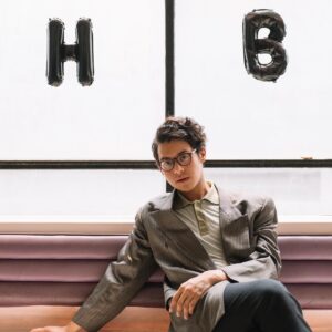 Ardhito Pramono Instagram - terkadang, menutup mulut dan berkata “apple” sebelum di foto adalah jalan keluar saya untuk menghadapi celaan-celaan di internet mengenai gigi saya yang kurang rapih. namun percayalah, ketidak rapihan gigi / kekurangan itulah berkat setiap orang maupun musisi.. chet baker contohnya. 💕