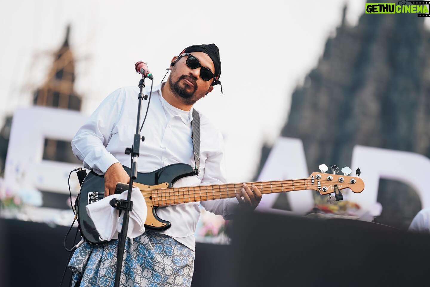 Ardhito Pramono - 19.9K Likes - As soon as Ardhito Pramono hits his first tune, we know we all be fine today 💕
#PrambananJazzFestival #SatuDekadeBersama #PJF10