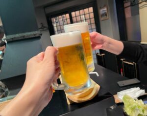 Ari Ozawa Instagram - 新大阪駅近くで食べた串カツのお店がすごく美味しかった✨☺️

「五條家」
ネタの種類がチェーン店と違うし、全部美味しかった🥹
全種類食べられたな🤔(このあとたこやき食べるから自重した)
そして大阪の地酒「秋鹿」がめちゃくちゃ美味しくてネットで探して買おうと決めました☺️🍶
飲みやすさがすごかった。水だった。

串カツ大好き🥰

#串カツ 
#大阪グルメ 
#大阪地酒