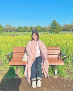 Ari Ozawa Instagram - 快晴のピクニック🧺

ぽかぽかで最高でした☺️

あぁもうGWだ😣
育児連勤...体力持つかな....🫥
みんなはGWなにしますかー？

#思い出
#昭和記念公園
#菜の花畑 
#お花見
#iphone撮影