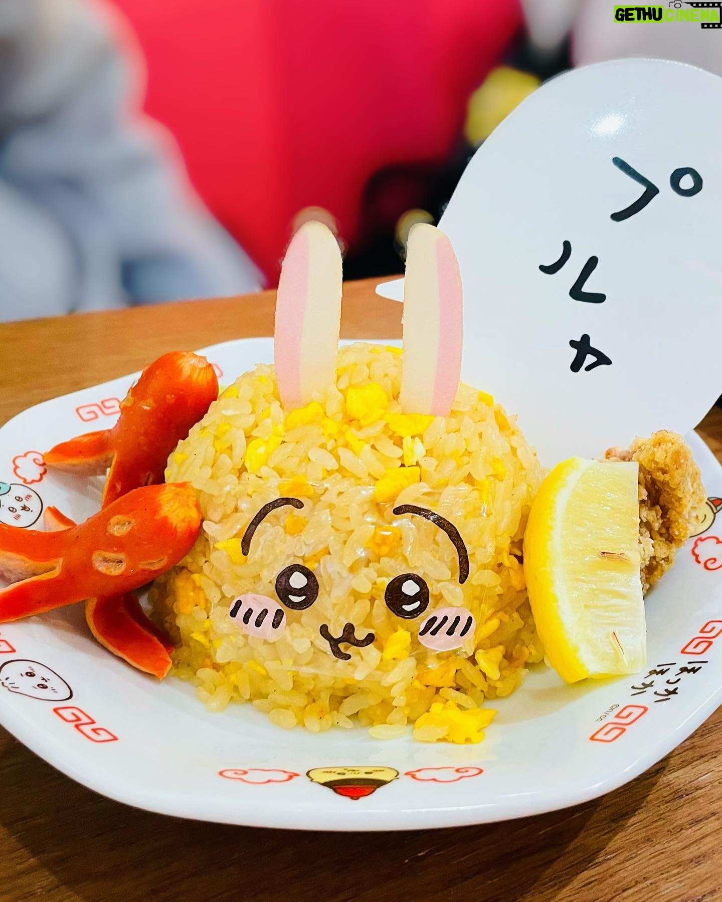 Ari Ozawa - 1.6K Likes - 池袋PARCOのちいかわレストランに行ってきました🙌
めっちゃ食べました😋(1人で全部食べてないですよ)
可愛いだけじゃなく、全部美味しくて…!!👏
念願の郎ラーメンも量多くてむちゃうまで最高でした!
帰りに隣のショップで食器グッズを爆買いしました🛍️
#ちいかわ
#ちい活
#ちいかわレストラン