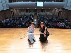 Ari Ozawa Instagram - 小澤亜李1stファンミーティングin Seoul

３週間という短い期間で気づいて集まってくれたファンの皆さん！🫶🏻
初めてのファンミとハイタッチ、皆さんと過ごした時間を思い出すとあたたかい気持ちになります。
素敵な1日でした🥰
本当にありがとうございました！
お手紙もプレゼントも大切にします✉️

日本から来てくれた2人の事も忘れません☺️🫰

MCと通訳してくれたらいむさん(@l.ime_1 )☺️可愛かったです

@daesung_entertainment さんに感謝を込めて🫶🏻

3주라는 짧은 기간동안 눈치채고 모여주신 팬분들입니다!🫶🏻
처음 팬미와 하이파이브, 여러분과의 시간을 생각하면 따뜻한 마음이 듭니다.
멋진 하루였어요🥰
정말 감사합니다!
편지도 선물도 소중히 간직할께요✉️

#오자와아리
#小澤亜李
#ファンミーテング