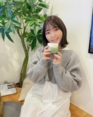 Ari Ozawa Instagram - 混んでるので新大久保にはあまり行かないんですが
@bam_bi_coffee は美味しくて並んじゃいます😋

甘いのが苦手な私も美味しく食べられて🥰
甘いのが好きな人はシロップで足せるのでみんなハッピー🫶🏻

いちごピンス🍧はふわふわで
インジョルミパンケーキ🥞はやわらかもっちりで最高😋
もっちりなクリームがクセになります♡

#バンビコーヒー 
#韓国カフェ #新大久保カフェ 
#新大久保
#ピンス #パンケーキ