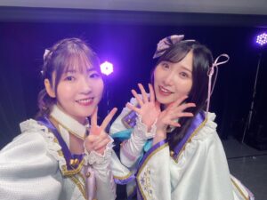 Ari Ozawa Instagram - 「Chain of FlowerS」
両部共にありがとうございました🌸

みんなの声援が勇気になりました
みんなのリステへの愛が私を救ってくれました

オルタンシアへの気持ち
アスタレーヴへの決意
また一歩踏み出せた、とても大切な日になりました
ゆうちゃん一緒に踏み出してくれて　ありがとう
みんな受け止めてくれて　ありがとう
ゆかしもめえちゃんも椿本さんも運営の皆さんも
見守ってくれて　ありがとうございます

ライブや配信で観てくれた人にしか私の想いは届かないけど
これからも伝えた通りの気持ちを込めて、ステージに立ちます

叶うかわからない夢だけど
私はまた
陽花と「Rainbow FlowerS」を歌いたい
また陽花に会いたいよ

クソデカ感情はブログで長々と書きたいので
インスタでは思い出をば！

#リステ
#アスタレーヴ
#オルタンシア
#かすかえ