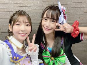 Ari Ozawa Instagram - 「Chain of FlowerS」
両部共にありがとうございました🌸

みんなの声援が勇気になりました
みんなのリステへの愛が私を救ってくれました

オルタンシアへの気持ち
アスタレーヴへの決意
また一歩踏み出せた、とても大切な日になりました
ゆうちゃん一緒に踏み出してくれて　ありがとう
みんな受け止めてくれて　ありがとう
ゆかしもめえちゃんも椿本さんも運営の皆さんも
見守ってくれて　ありがとうございます

ライブや配信で観てくれた人にしか私の想いは届かないけど
これからも伝えた通りの気持ちを込めて、ステージに立ちます

叶うかわからない夢だけど
私はまた
陽花と「Rainbow FlowerS」を歌いたい
また陽花に会いたいよ

クソデカ感情はブログで長々と書きたいので
インスタでは思い出をば！

#リステ
#アスタレーヴ
#オルタンシア
#かすかえ