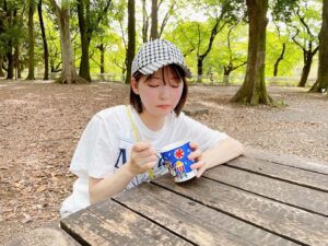 Ari Ozawa Instagram - 家族で公園におでかけ🚗

そしてガリガリのかき氷で休憩🍧
かき氷は何味が好きですか？😚私はカルピス！

#公園 #休日の過ごし方 #かき氷