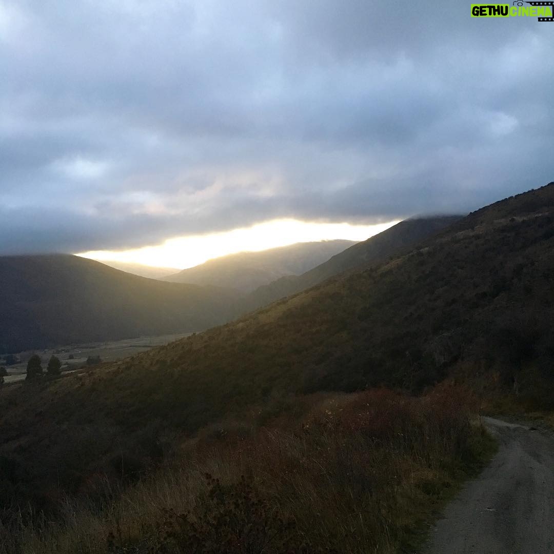 Ari Wegner - 221 Likes - South Island dawn, you never disappoint. 👌🏻😍⚡️