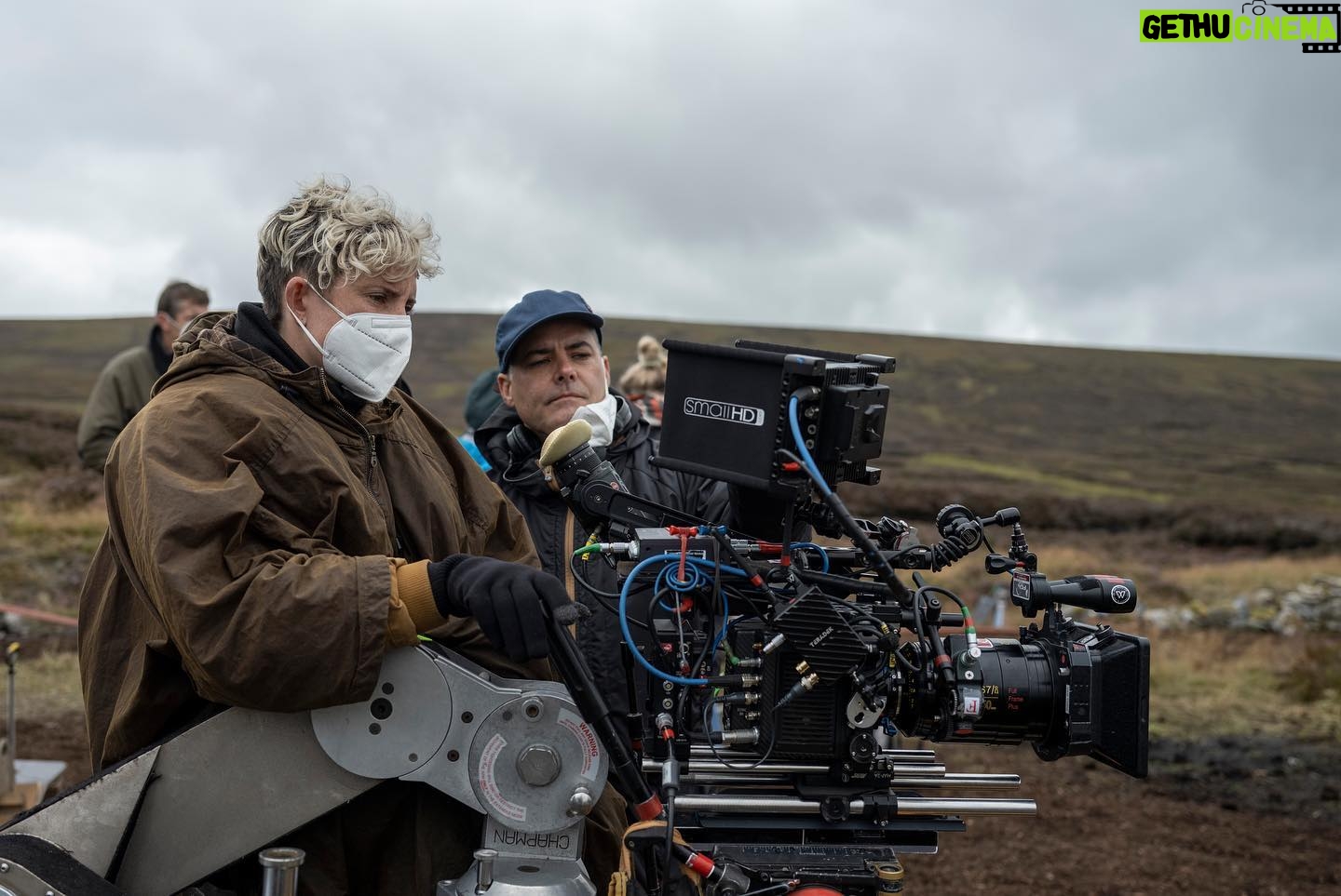 Ari Wegner - 2K Likes - “We wanted to find a way to inject colour and life wherever we could, and to avoid the film being too visually depressing. 'The Wonder' is also a story about a potential miracle and Lib is very full of life and energy, so we wanted colour to play a big role – such as Lib’s vivid blue dress, the green walls and the vibrance of the fire light.
“We also did a lot of planning about curtains, shutters, specific wall colours and how shiny they should be. The sets were designed with these kind of lumpy, shiny green walls so they would appear both green and golden in the parts where they reflected the lamp and firelight.”
Ari Wegner ASC ACS on achieving the unique colour palette of 'The Wonder'.
Swipe for BTS and read the full interview via the link in bio.
📸: Netflix/Aidan Monaghan
-
@ariwegner #FlorencePugh #TheWonder #cinema #film #dop #filmmaking #cinematography #BritishCinematographer #movies